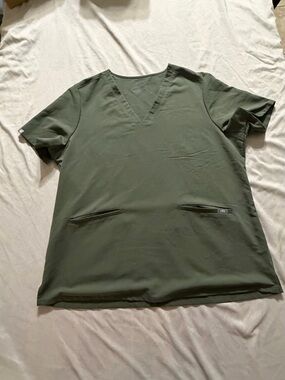 FIGS Technical Collection Women’s Scrub Top XXL Olive Green V-Neck Nurse